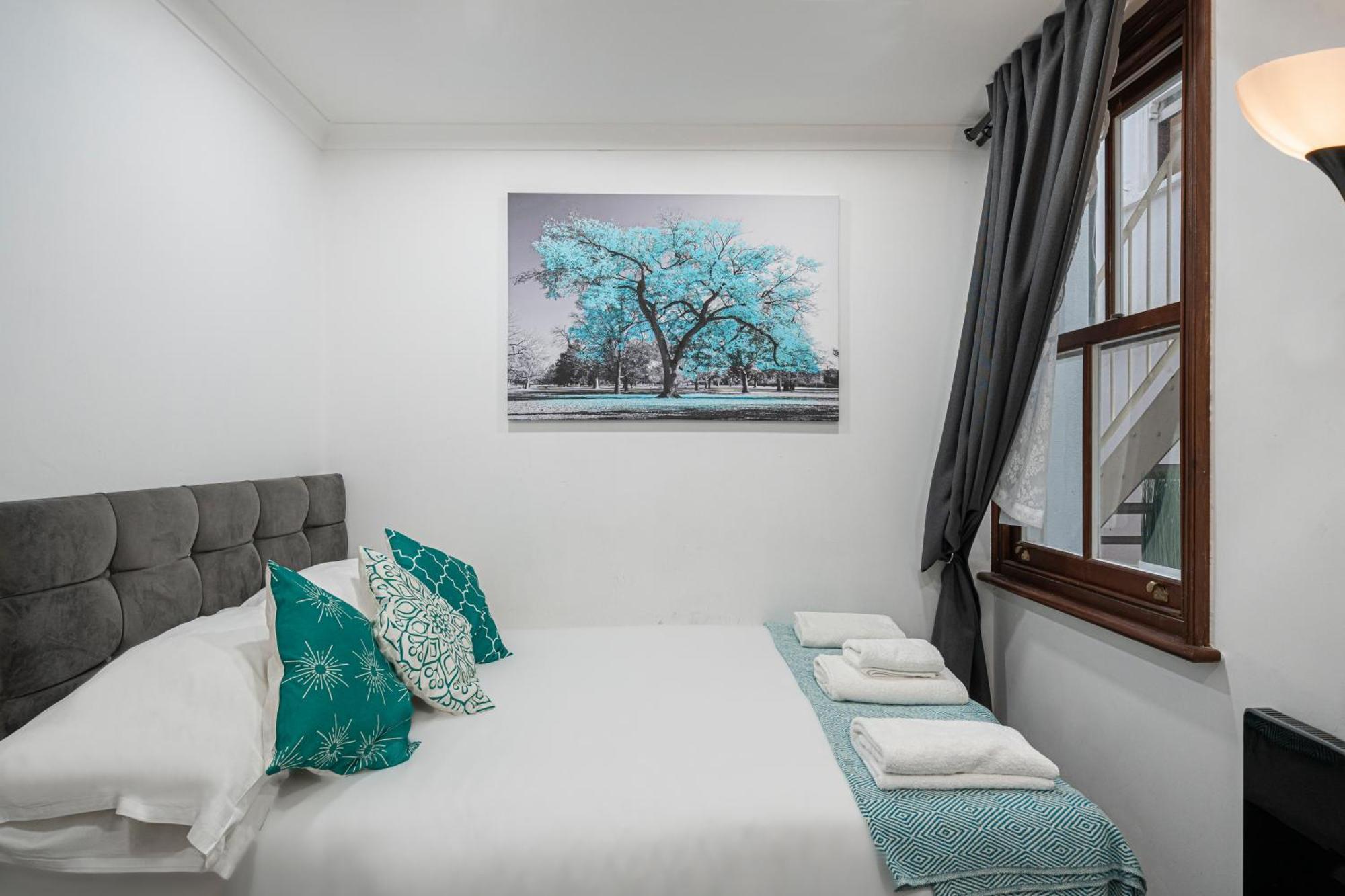 Comfy Small Basement Studio In Kensington Olympia Лондон Экстерьер фото